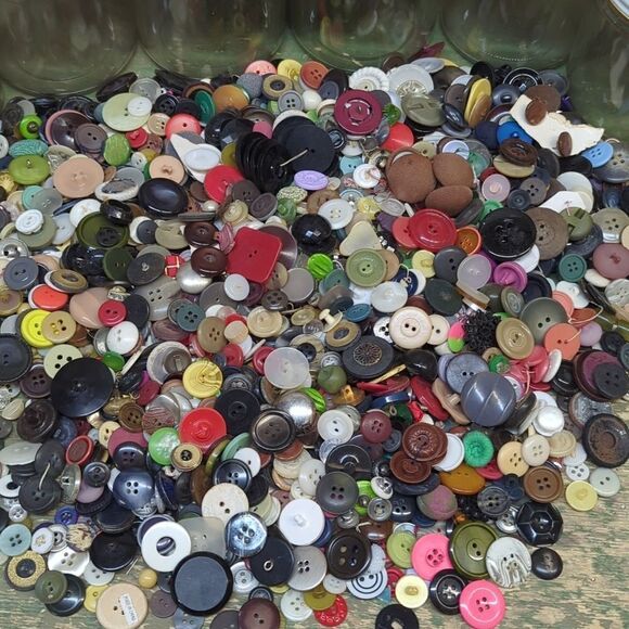 Vintage Button LOT ~1lb 5oz POUNDS of BUTTONS- Glass Jar- Quilting- Sewing-Craft - Picture 1 of 8